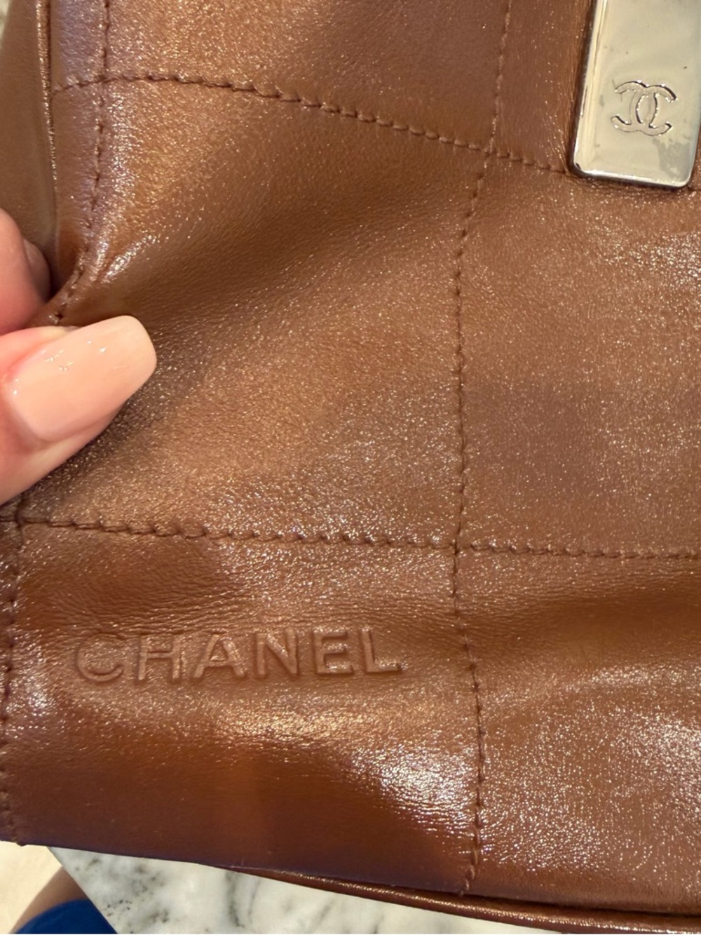 ✨CHANEL Chocolate Bar Brown Quilted Leather Duffel Bag with Silver Hardware - Picture 7 of 17